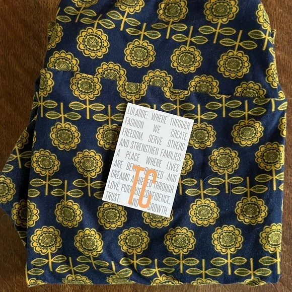 EUC TC Lularoe leggings bundle - Picture 3 of 3